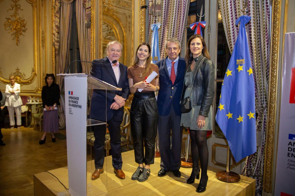 Premio Gestión Pública Lo que el río hace reciben Andrea D'Elía y Caro Alfonso